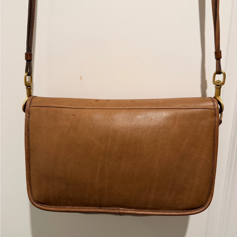 Vintage Coach Tan Leather Crossbody Bag - Picture 2 of 5